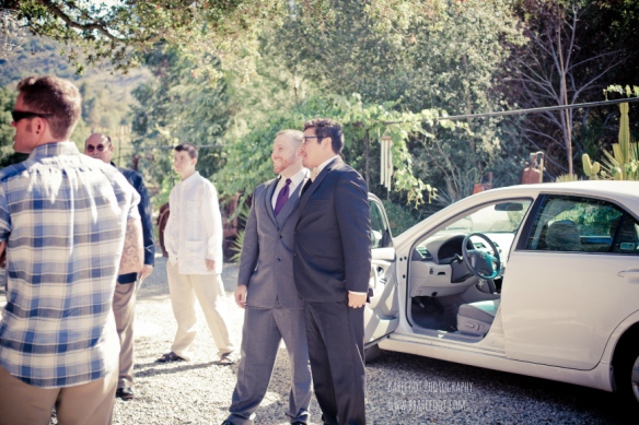 groom arriving at whispering oaks terrace with friends